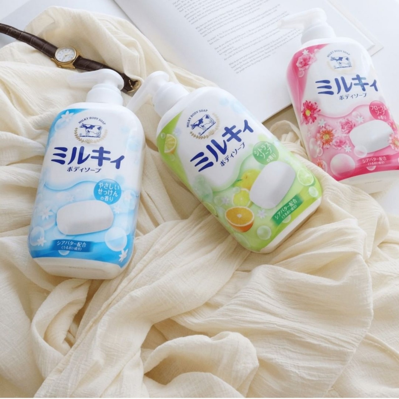 Sữa Tắm Dưỡng Trắng Mịn Da Hương Hoa Hồng Cow Milky Body Soap Floria Chiết Xuất Sữa Bò Tươi 550ml (Combo 550ml Và Set 24ml)