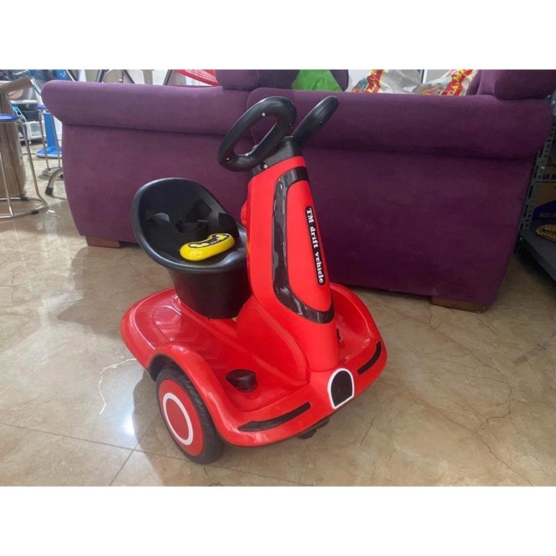 Xe điện trẻ em kèm điều khiển ,xe xoay tròn 360 độ