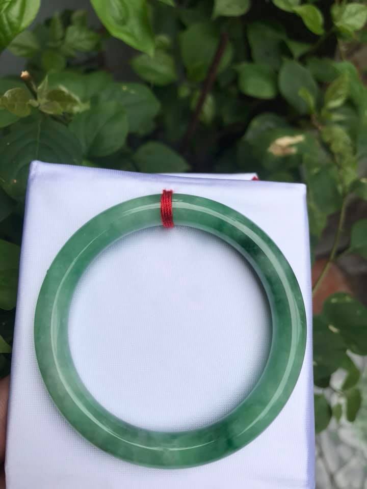Vòng tay nữ Vip ĐẬU LÝ 50mm x độ dầy 8,2mm Đẹp nữ 50kg đến 55kg đeo màu Xanh Nhẹ Điểm Đậu Lý 100% đá cẩm thạch thiên nhiên
