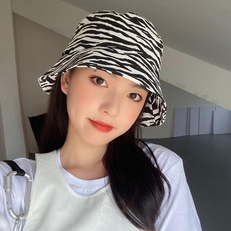 Mũ bucket loang vằn hot trend