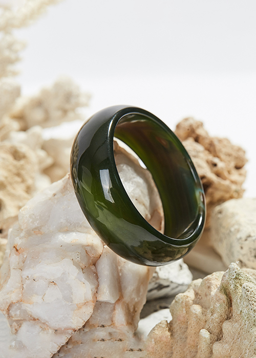 Vòng tay đá mã não xanh rêu bản hẹ dầy 20mm mệnh mộc hỏa - Ngọc Qúy Gemstones