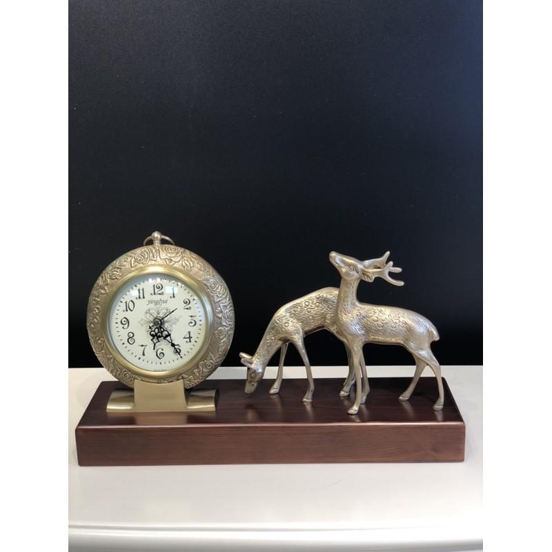 Đồng hồ để bàn thuần đồng 2 chú nai vàng trên cỏ non phong cách tân cổ điển sang trọng DH63-YH.