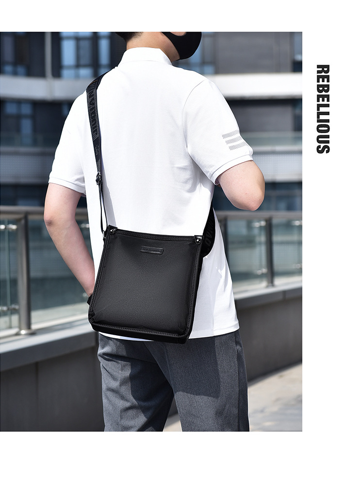 Túi đeo chéo nam phong cách mới - BEE GEE DCN9430