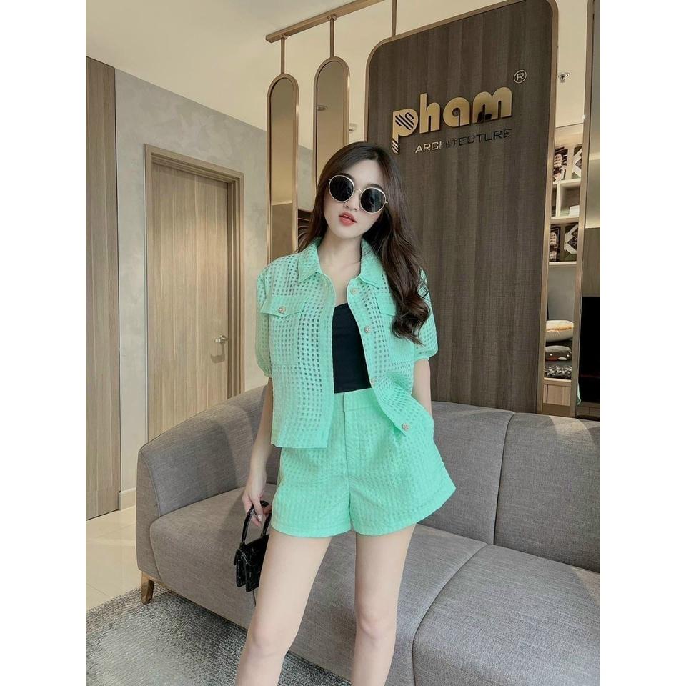 Set bộ đồ nữ 3 món cùng tone đính nút áo khoác ngoài nổi bật xinh xắn, sang chảnh dành cho các nàng đi chơi, dạo phố