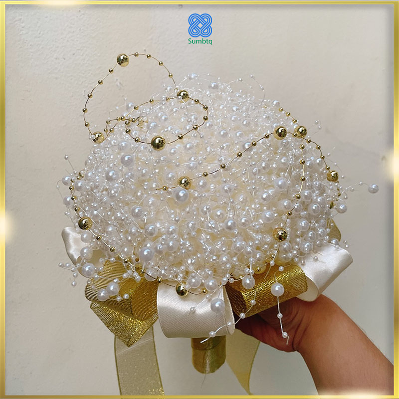 Hoa cưới cầm tay cô dâudây ngọc trai trắng sang trọng