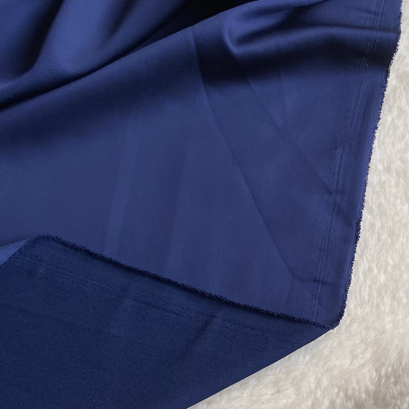 Vải Lụa Xanh Mặt Bóng, Chất Rũ Đẹp Khổ 1m5 - Co Giãn Nhẹ 2 Chiều, Mềm Mịn, Rũ Đẹp - May Đầm Váy Nữ