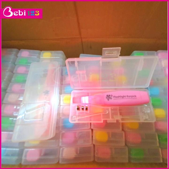 Dụng cụ lấy ráy tai có đèn kèm hộp tiện lợi cho bé