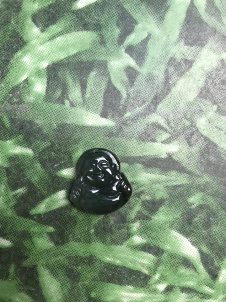 MẶT DÂY CHUYỀN HÌNH PHẬT DI LẶC CHO BÉ ĐÁ CẨM THẠCH TỰ NHIÊN XANH ĐẬM 20mm đk 18mm sâu 5mm