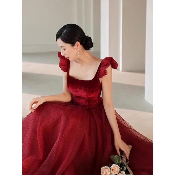 Váy đỏ xoè bồng bềnh phong cách tiểu thư, nàng thơ, công chúa