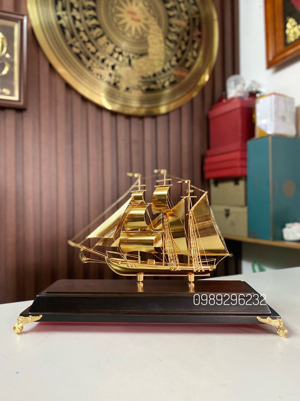 Mô hình thuyền buồm mạ vàng 24k quà tặng