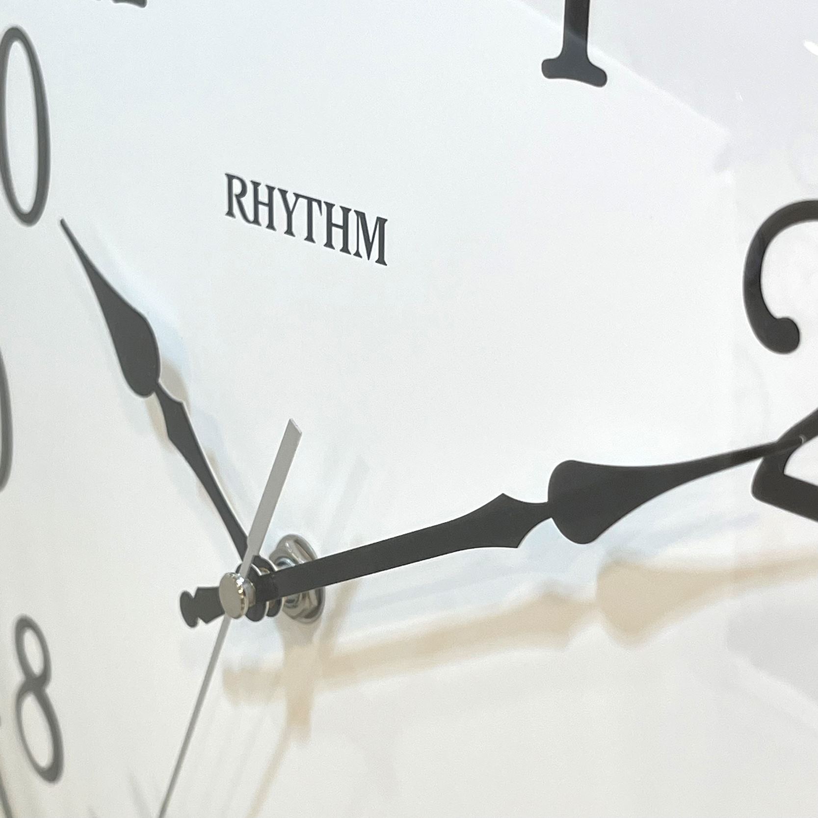 Đồng hồ Rhythm CMG630NR02 – Kt 30.7 x 5.4cm, 622g. Vỏ nhựa. Dùng Pin.