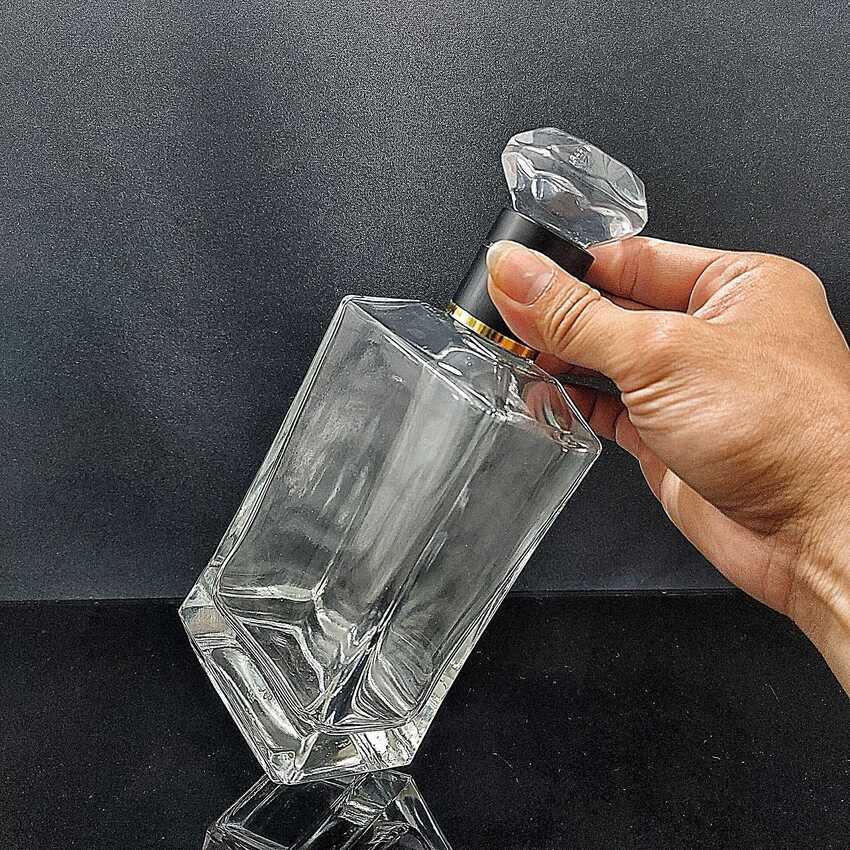 Bình Đựng Rượu Thủy Tinh 500ML hình hộp nắp đặc giác kim cương – Chai Đựng Rượu 500ML – Vỏ Chai Rượu Đẹp siêu trong