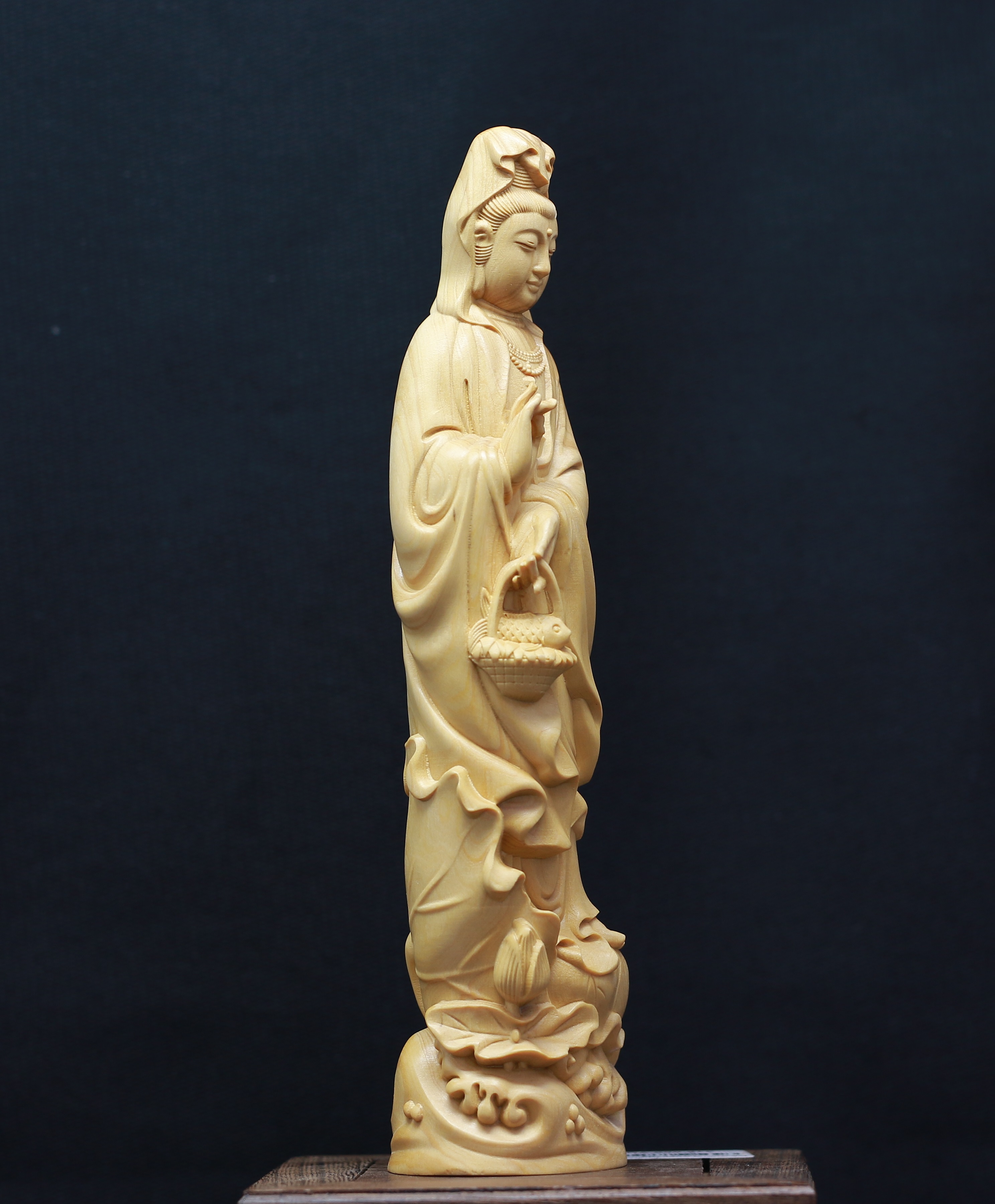 Tượng gỗ Phật Bà Quan Âm Như Ý- Gỗ Hoàng Dương - mẫu SP002398