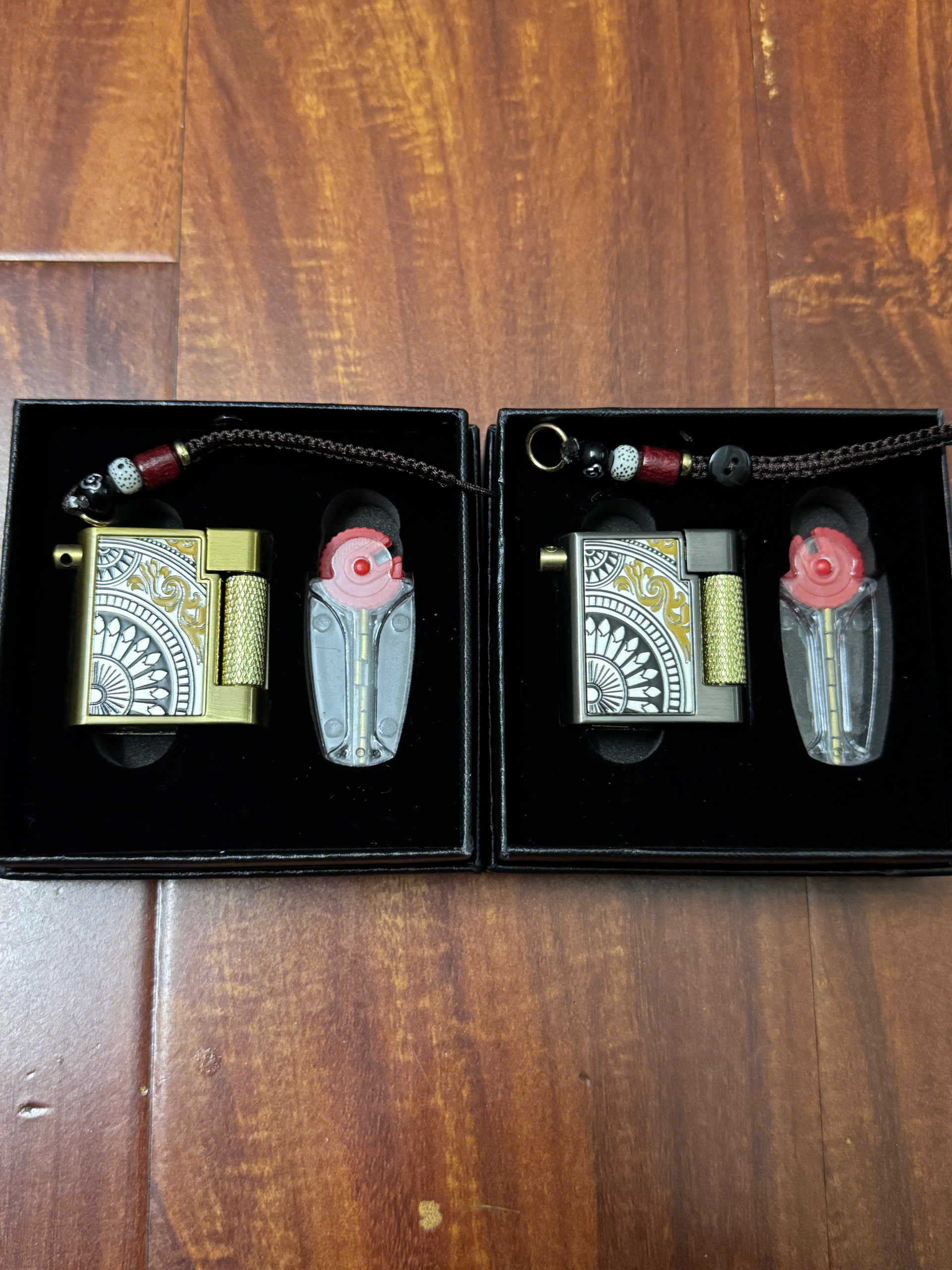 Vỏ hộp quẹt xăng đá vuông mini, có móc treo chìa khóa GF-103