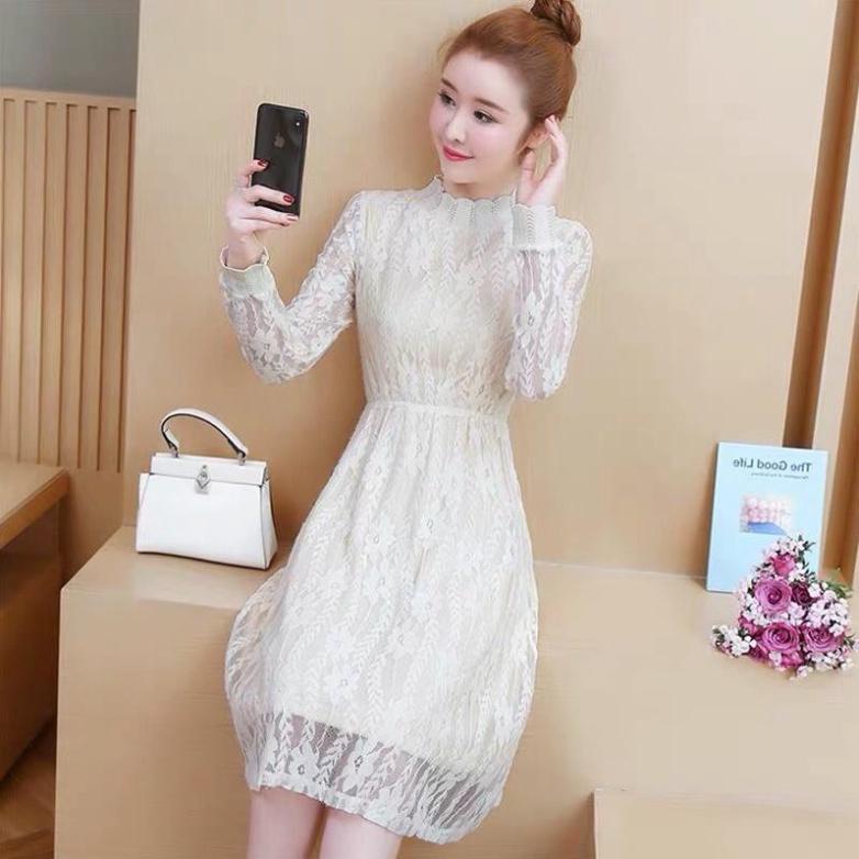 Váy ren cổ cánh hoa dáng van