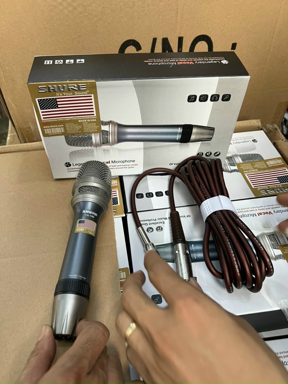 Mic SHURE TA-100 , Chất Lượng Âm Thanh Chân Thực, Hát Nhẹ , Hút Giọng Cho Ra Âm Thanh Chuẩn Mực,Chuyên KARAOKE