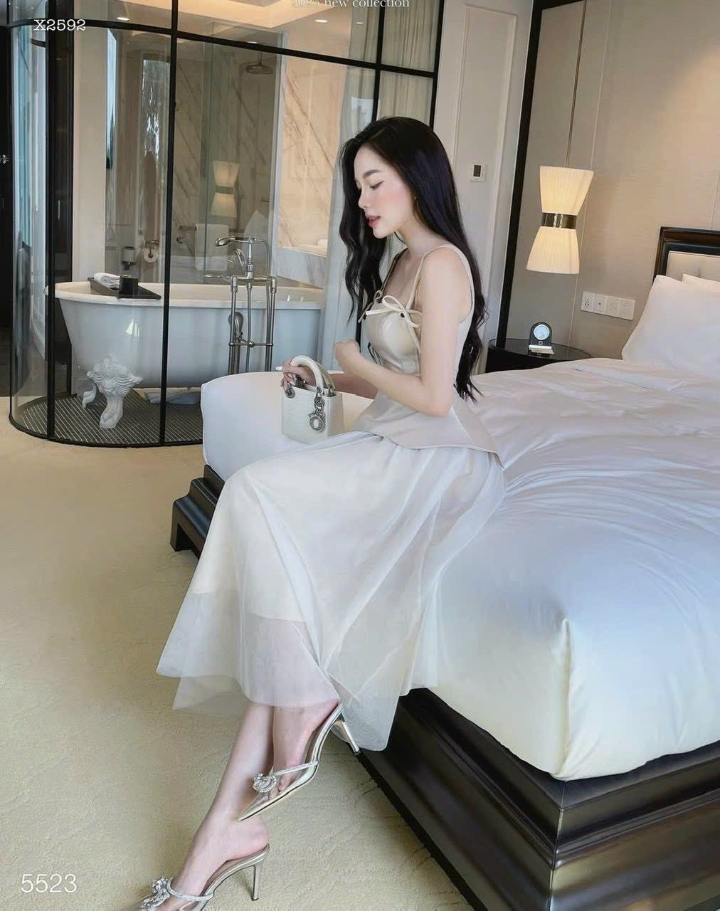 SET ÁO NUDE ĐÍNH NƠ KHOÉT EO+CHÂN VÁY MIDI VOAN