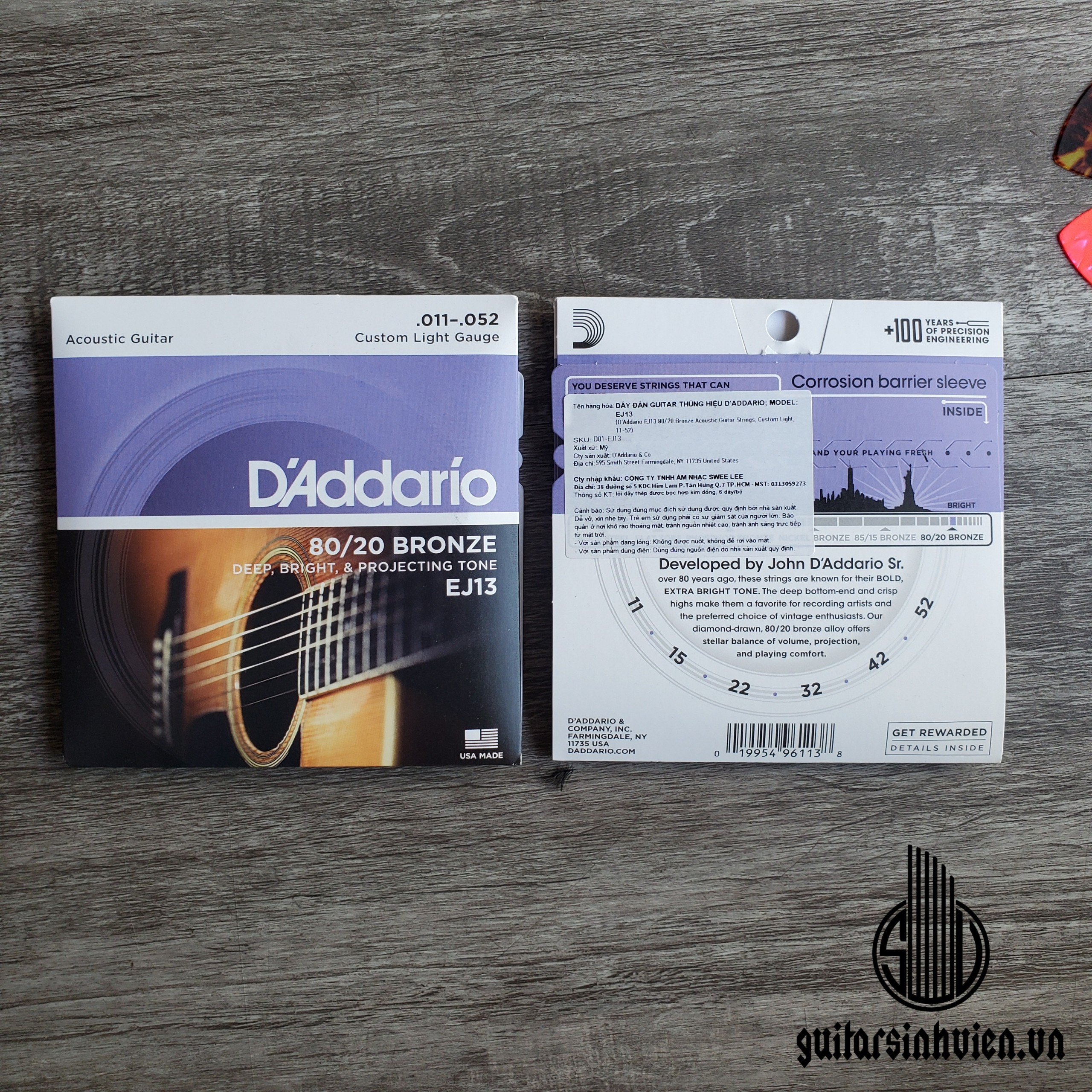 Dây đàn guitar acoustic D'addario EJ13 - Dây Mỹ tầm trung cực nhẹ tay - Âm thanh rất hay - Lõi dây thép được bọc hợp kim đồng - Tặng kèm phím gảy khi đặt hàng