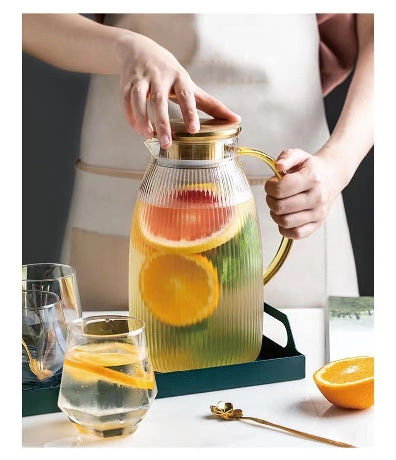Bình đựng nước uống thủy tinh vân tăm quai vàng cao cấp 1,8l