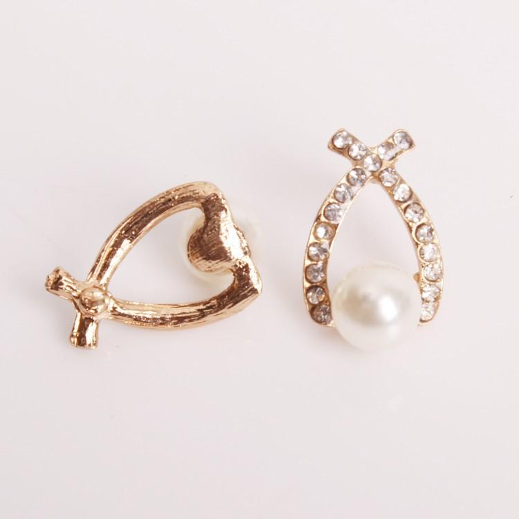 Khuyên tai ngọc trắng đính đá