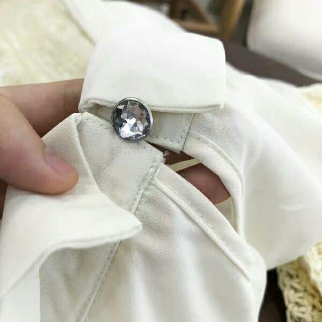 Áo sơ mi bẻ cổ, Áo kiểu nữ cổ V thêu ren