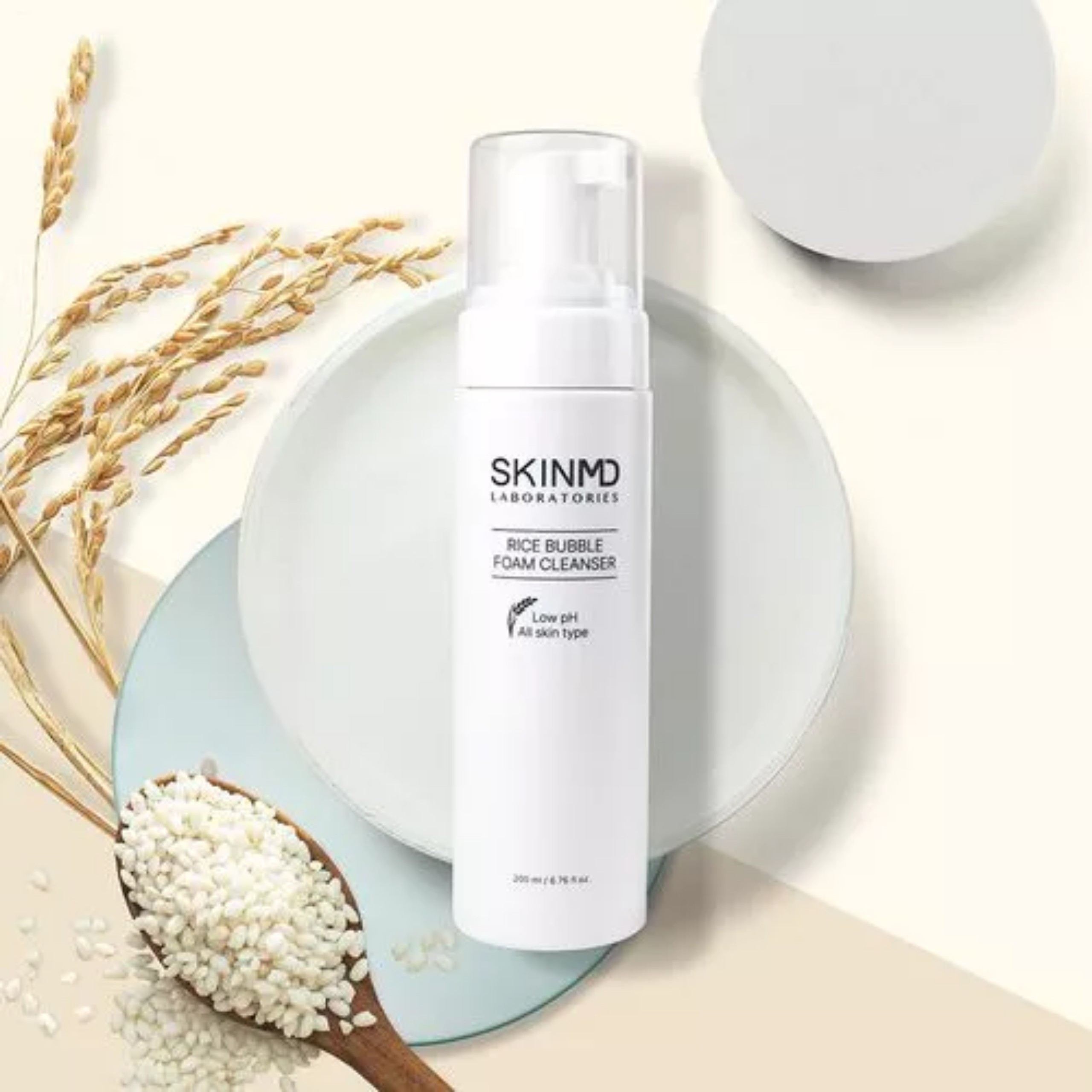 Sữa rửa mặt làm trắng da skinmd foam cleanser giảm sạm nám,làm sạch toàn diện và tẩy tế bào chết dịu nhẹ, cân bằng pH tự nhiên phù hợp với mọi loại da 200ml