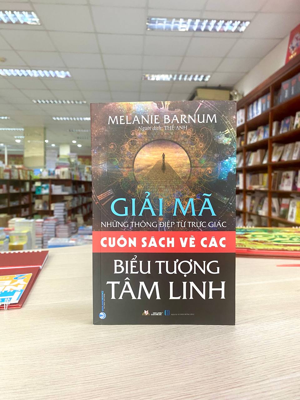 Cuốn Sách Về Các Biểu Tượng Tâm Linh - Mwlanie Barnum - Vanlangbooks