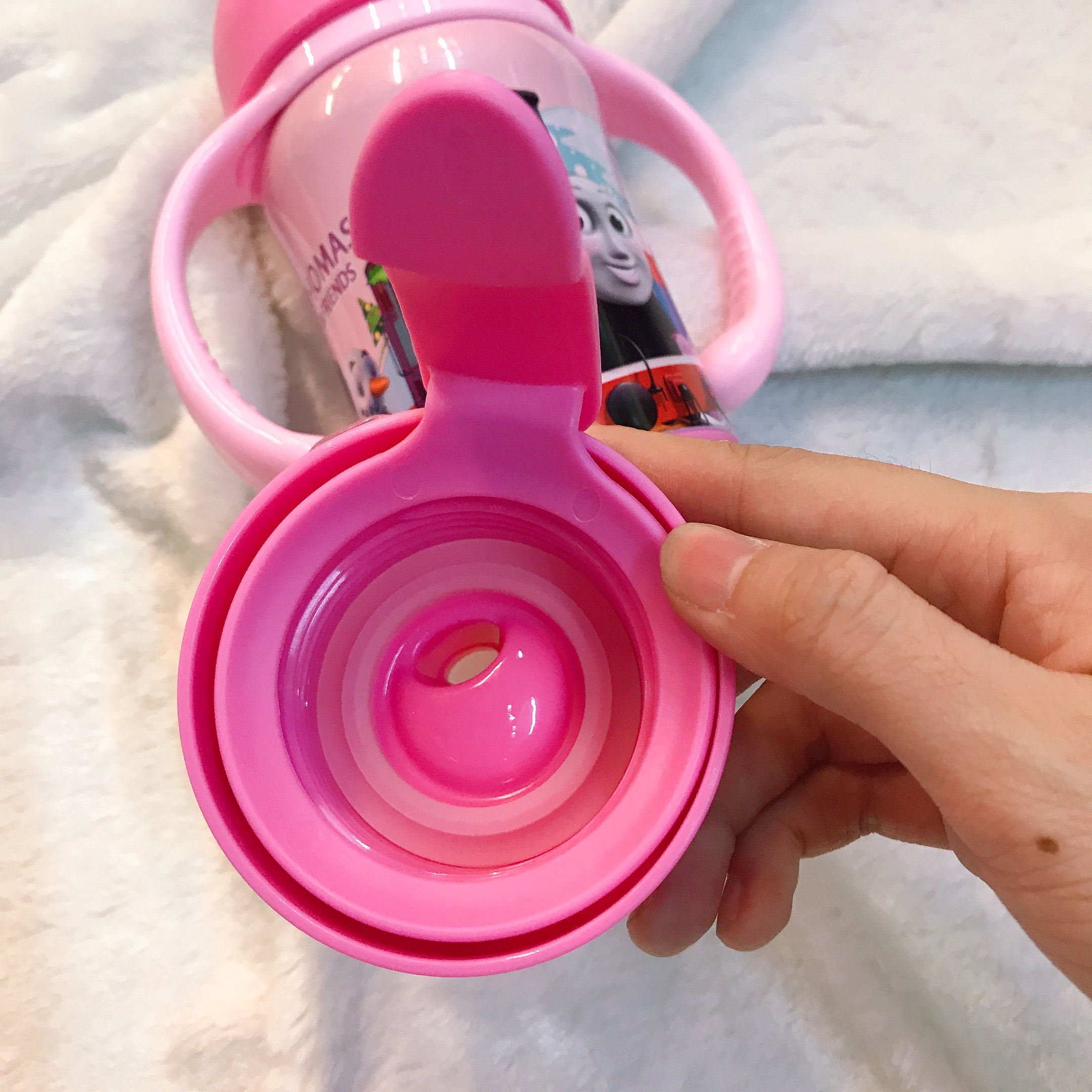 Bình nước giữ nhiệt 2 quai cầm kèm 2 nắp thay hình xe lửa Thomas màu hồng nhạt cho trẻ em, bé trai  - TM4506-HN