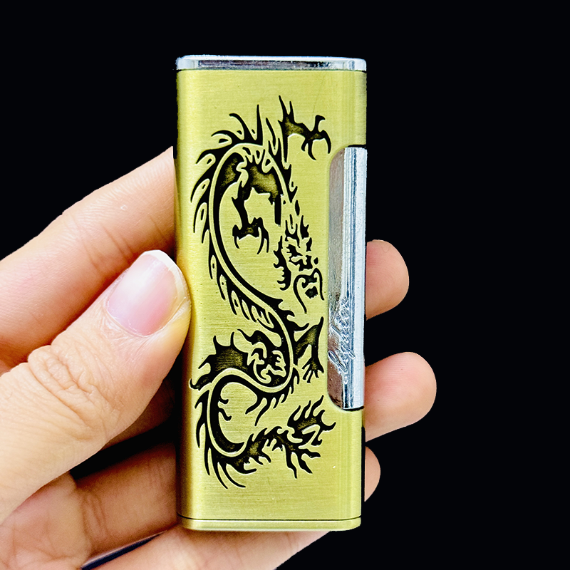 Bật lửa hộp quẹt khè bấm ngang khắc chìm hình rồng - xài gas