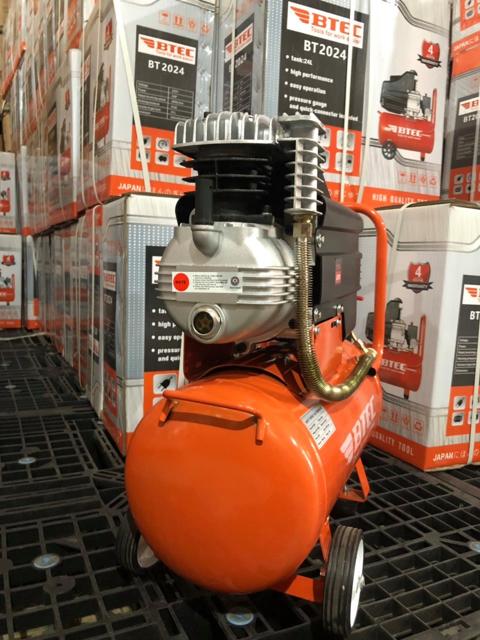 MÁY NÉN KHÍ CÓ DẦU BTEC BT-2024 2HP 24 LÍT -HÀNG CHÍNH HÃNG