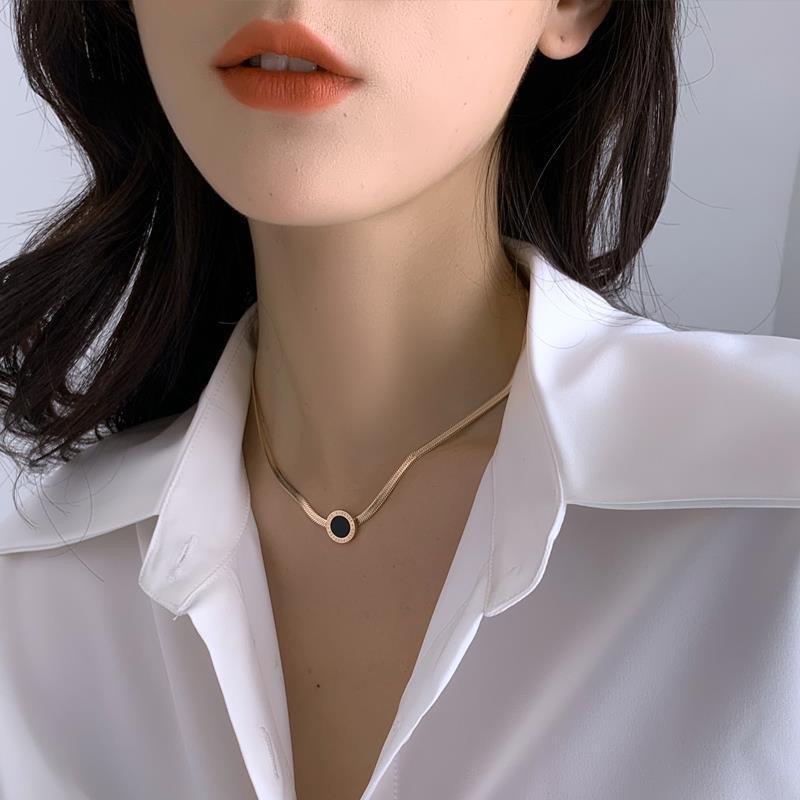 Dây chuyền nữ choker dây mì mặt tròn đen đẹp Ring House