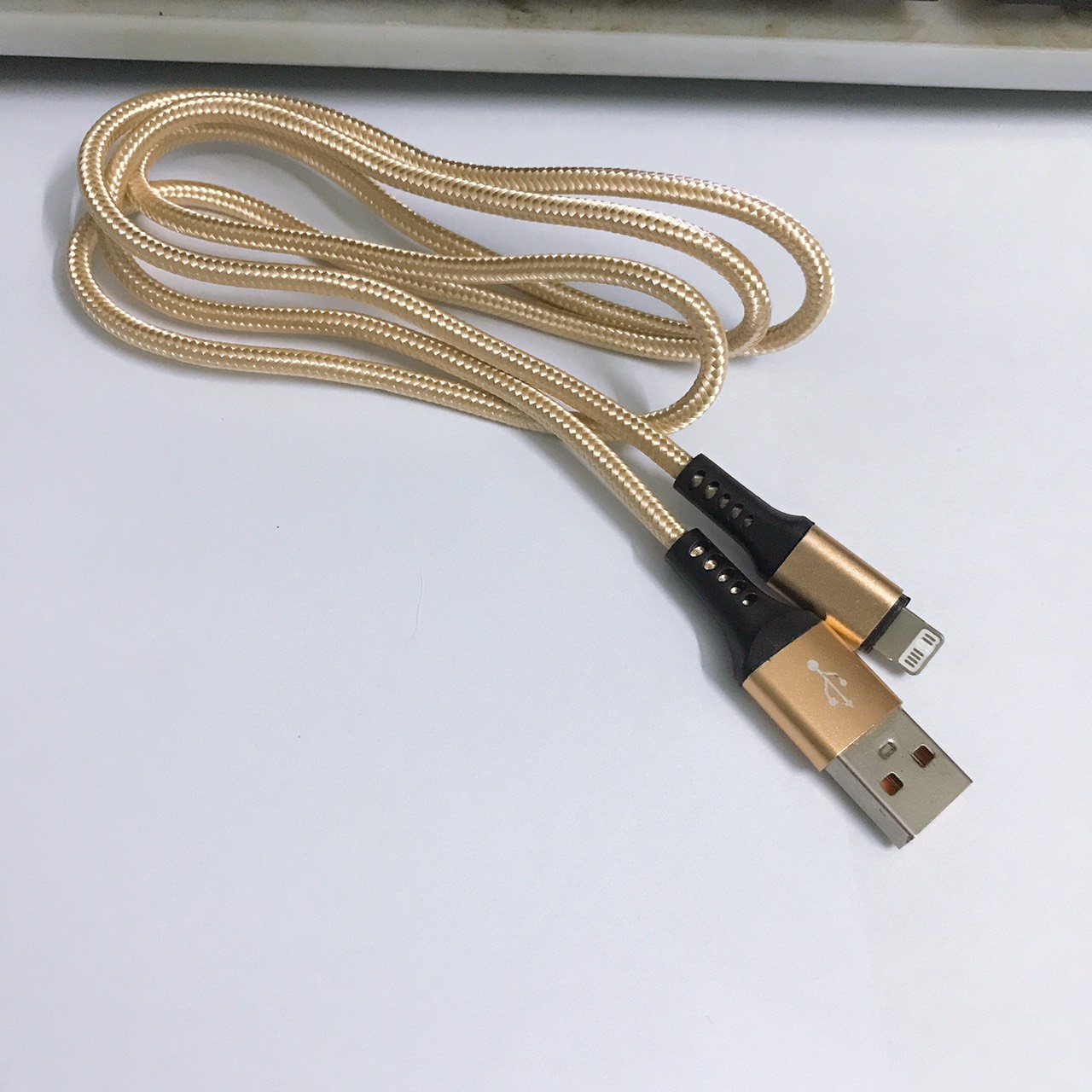 Dây cáp sạc nhanh dòng 2.1 A, truyền dữ liệu dây bện dù siêu bền, chống rối USB-A to IP- Hàng chính hãng