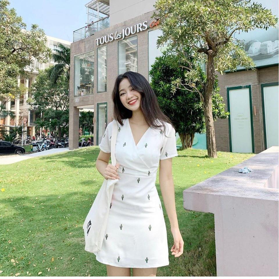 Đầm trắng xương rồng đắp chéo