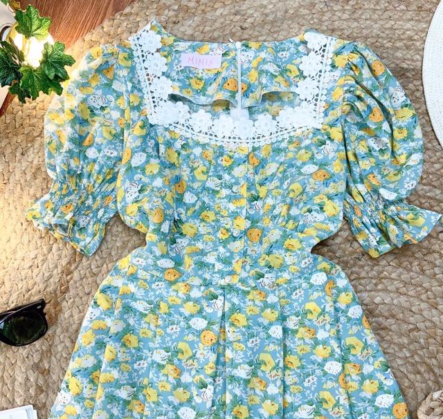 Đầm hoa cổ U viền ren phối tay bo chun