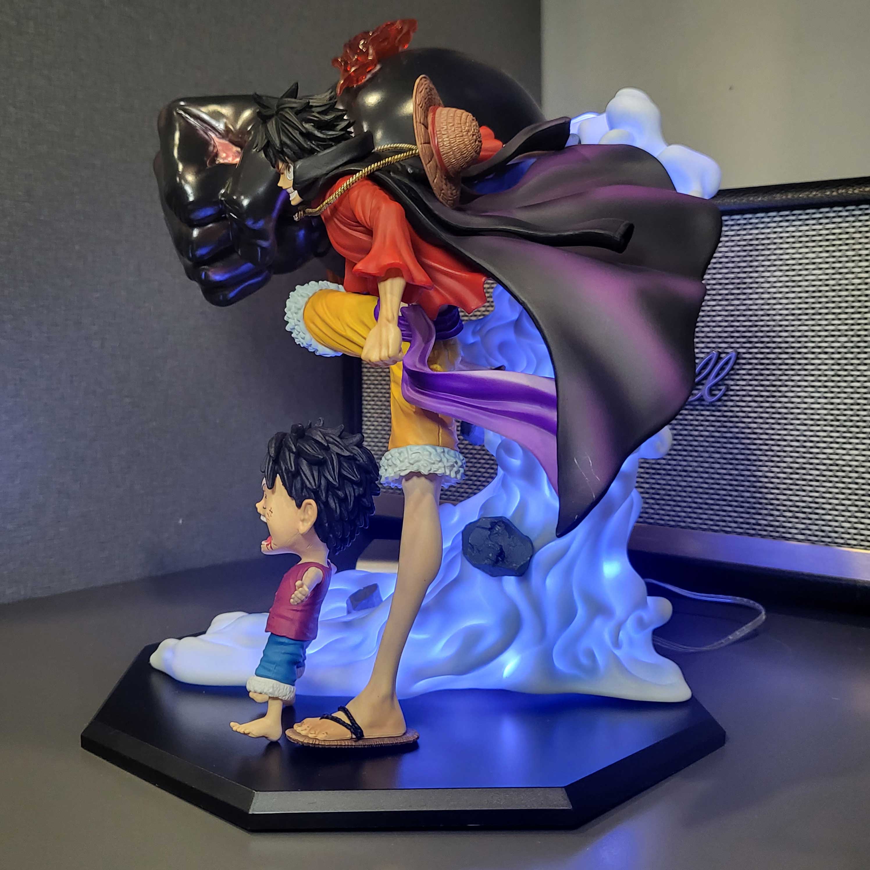 Mô hình Luffy tứ hoàng 27 cm có LED usb - One Piece