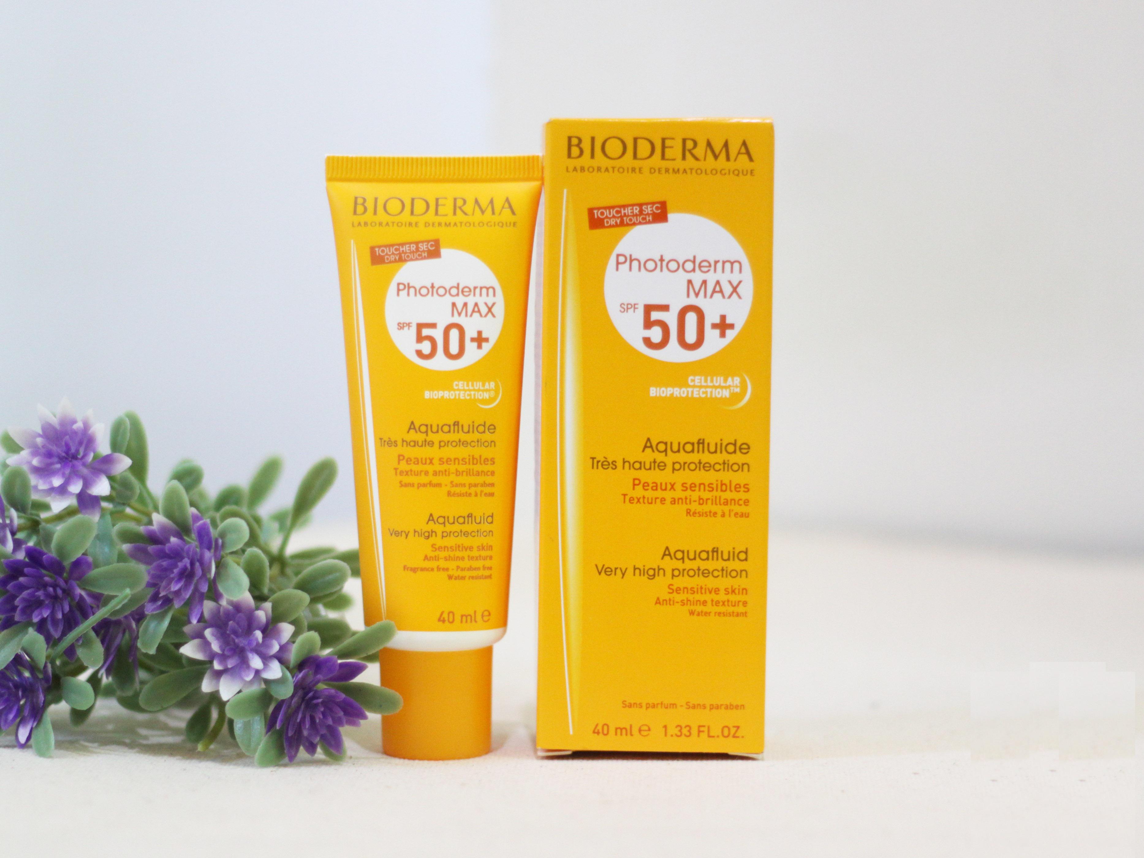 Kem Chống Nắng Bioderma Photoderm MAX Aquafluide SPF 50+ Giảm Bóng Nhờn Dành Cho Mọi Loại Da Đặc Biệt Là Da Dầu, Nhạy Cảm (Không Màu) 40ml + Tặng Kèm 1 Móc Khóa Hình Tour Eiffel Viền Đỏ