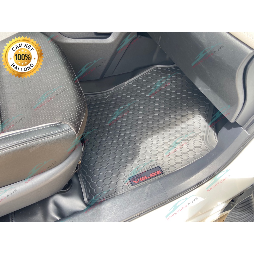 Thảm Lót Sàn Cao Su Đúc Xe Toyota Veloz 2022-23 Mẫu Tổ Ong Cao Su chữ đỏ Không Mùi Cao Cấp