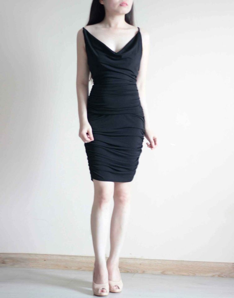 Đầm thiết kế nhún ôm body màu đen