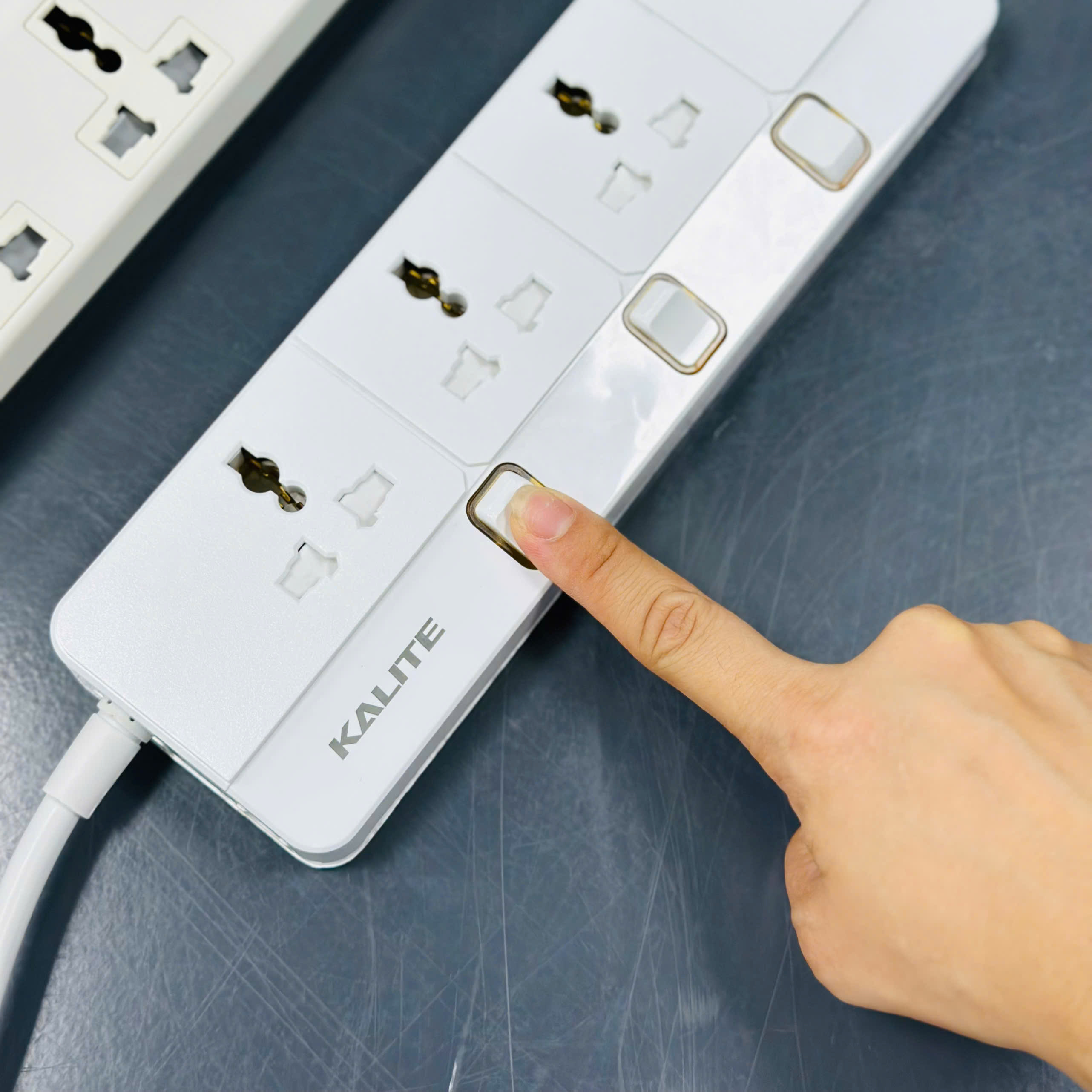 [Hàng chính hãng] Ổ cắm điện Kalite KPS03 - Công tắc đèn báo độc lập (3 phích cắm - 2 cổng Type A, 1 cổng Type C)