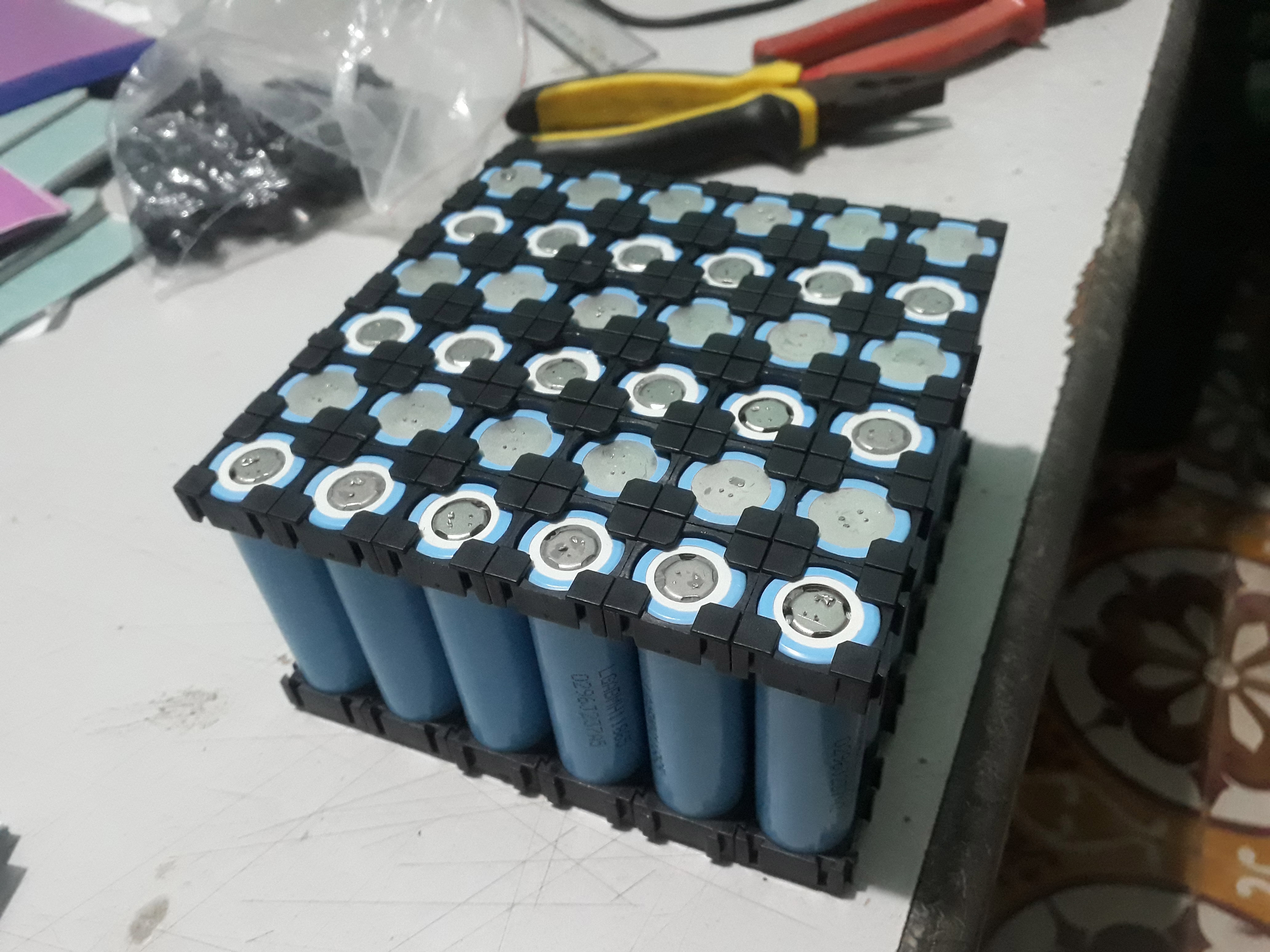 Hàn khối cell pin lishen 18650 2500mah theo yêu cầu