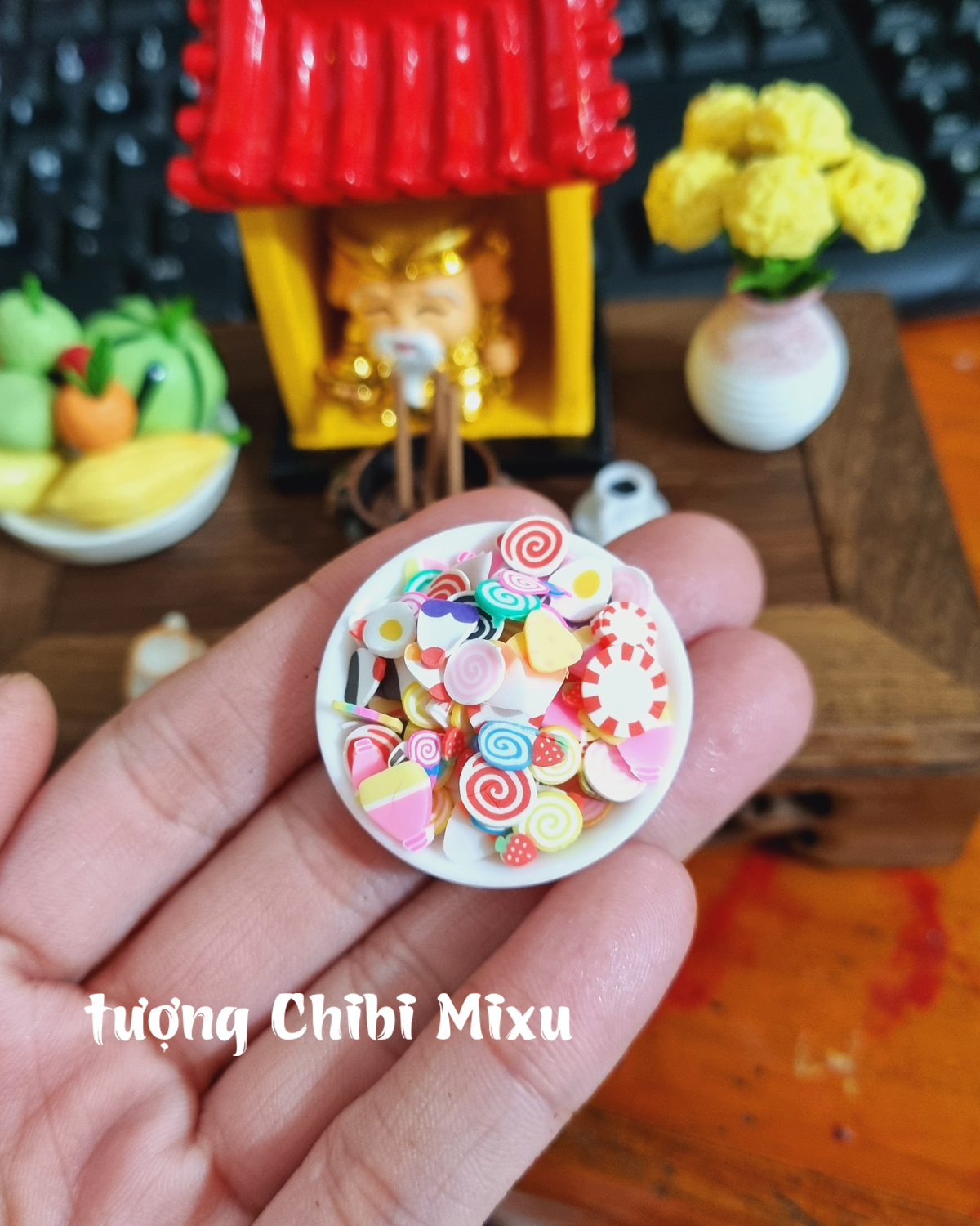 Dĩa kẹo trái cây nhiều màu trang trí bàn thờ Thần Tài Thổ Địa mini
