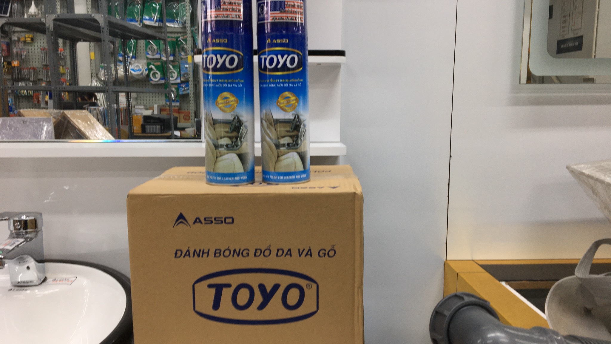 Chai Xịt Bóng Da, Bóng Gỗ Toyo Thùng 12 chai
