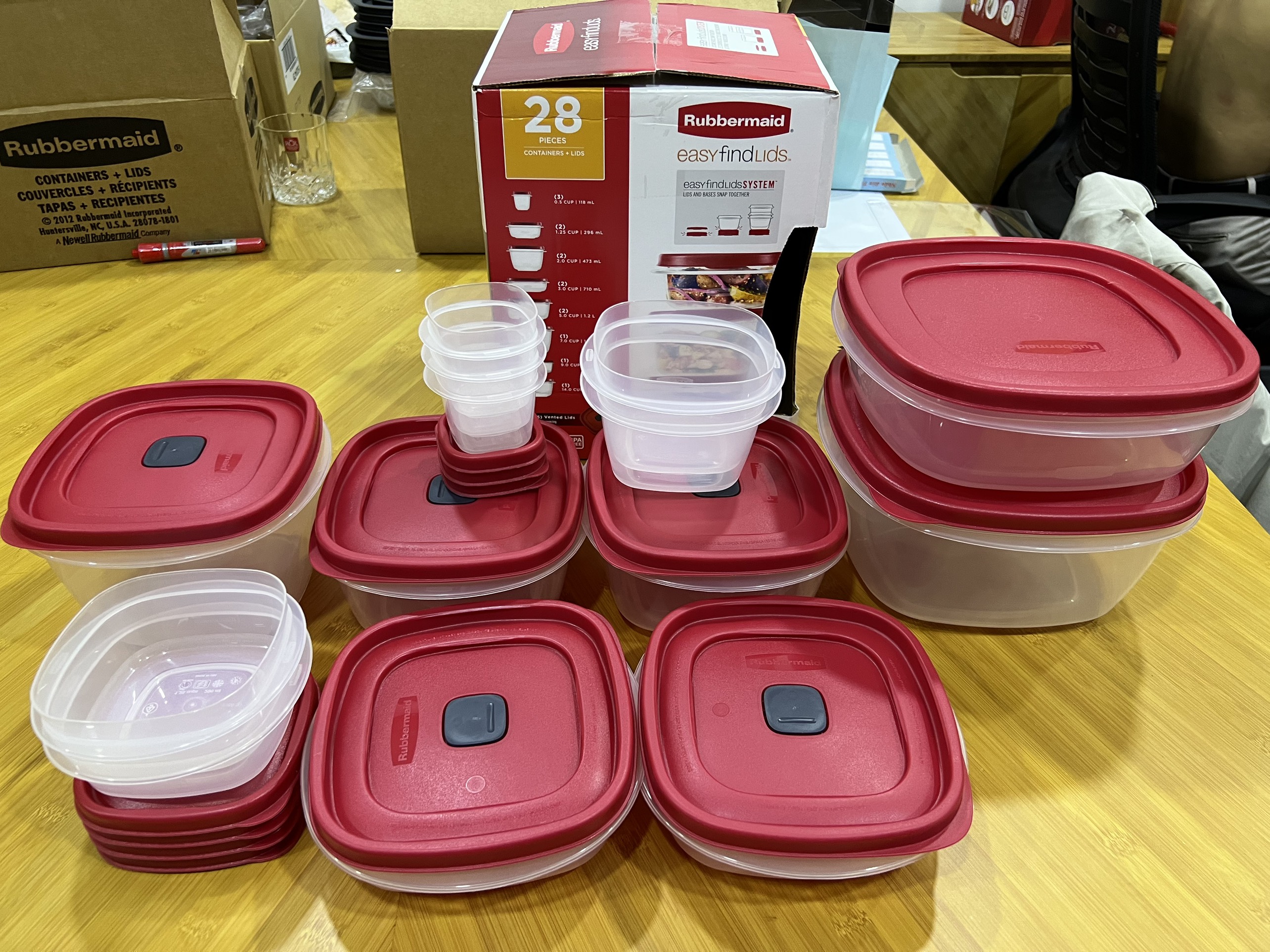 Bộ hộp nhựa đựng thực phẩm nắp đỏ có vent Rubbermaid USA