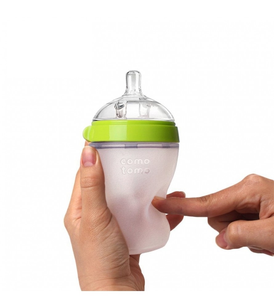 Bộ 2 bình sữa cho bé 250ml. Bình Sữa Silicone Comotomo chính hãng - Tặng kèm tấm lót chống thấm cho bé