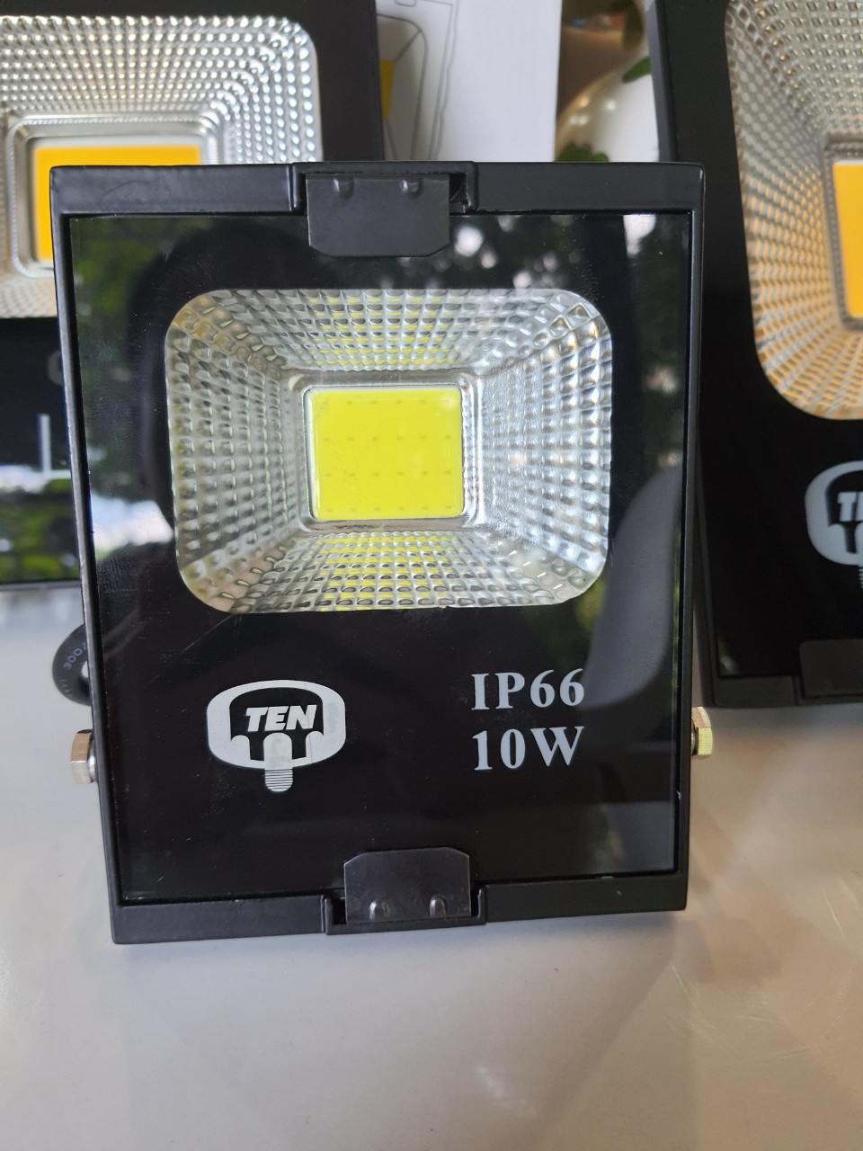 Đèn pha LED COB đủ công suất ngoài trời IP66
