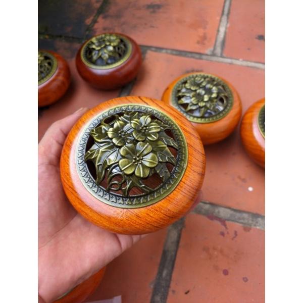 Lư xông trầm hương và nụ gỗ thơm hình hoa bằng gỗ hương nguyên khối