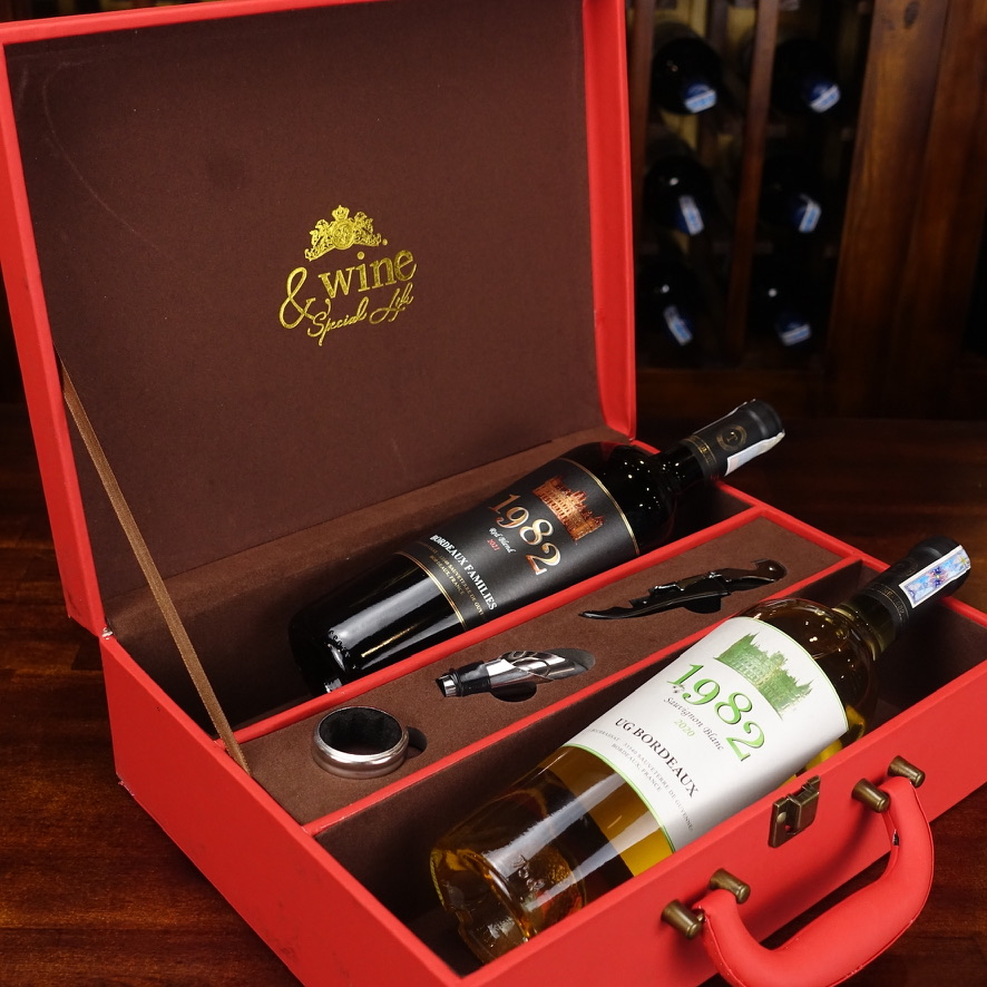 Hộp Vali đỏ đính đá + 2 chai rượu vang Pháp 1982 UG Bordeaux