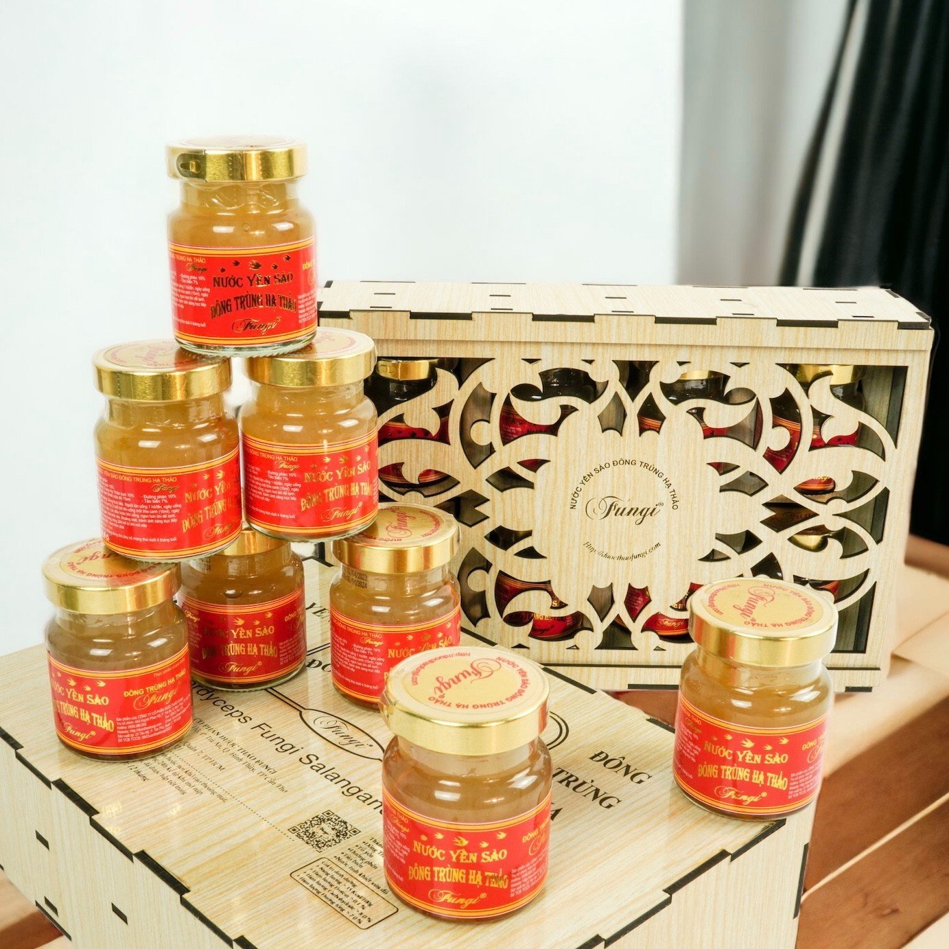 Yến Sào Đông Trùng Hạ Thảo FUNGI Hộp 8 Hũ x 70ml, 15% Yến, 15% Đông Trùng
