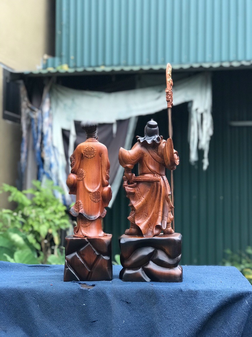 Cặp tượng văn võ song toàn không minh gia cát lượng và quan công bằng gỗ hương đá tô làm mầu giả cổ kt cao 50cm