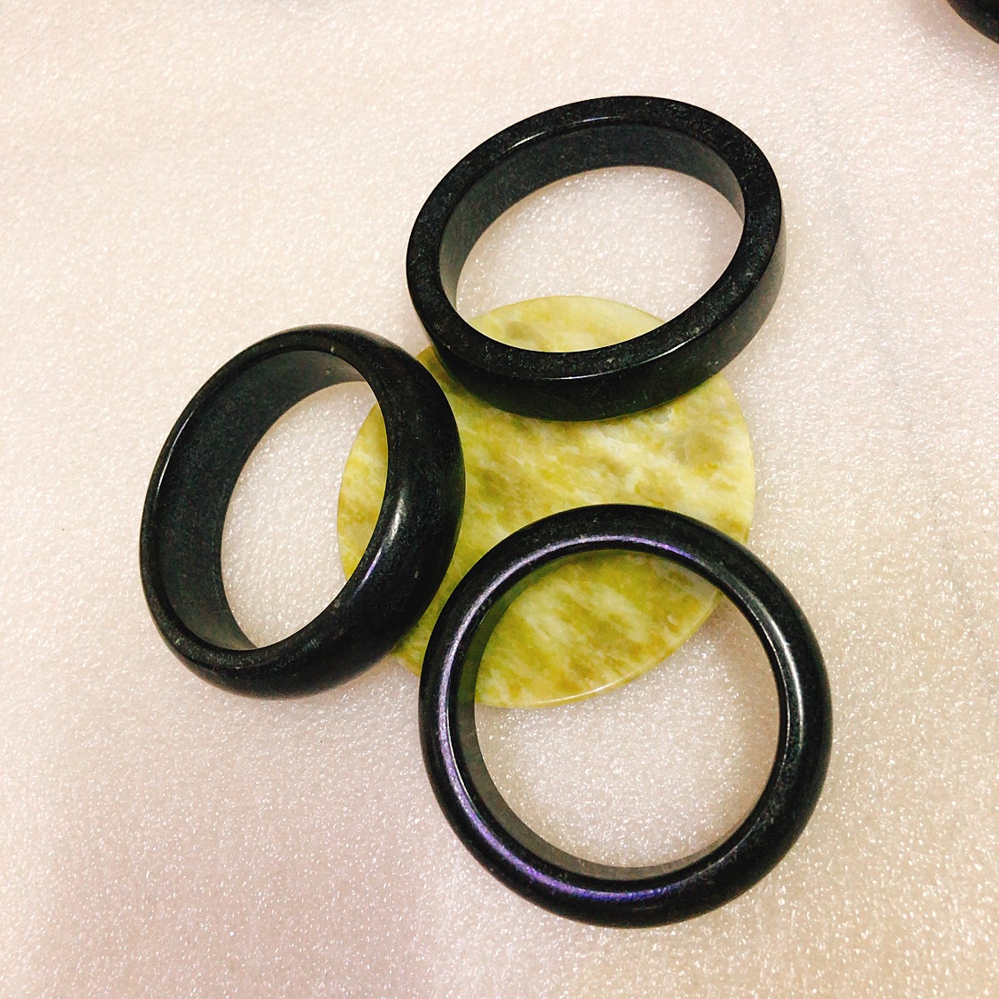 Vòng tay cẩm thạch đen đá tự nhiên Việt Nam